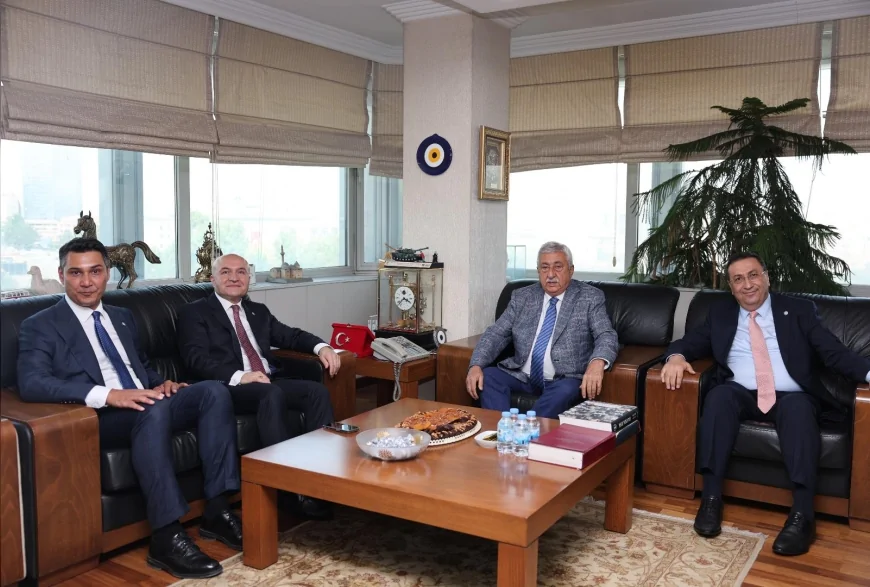 İYİ Parti heyeti, TESK Başkanı Palandöken ile esnafın sorunlarını görüştü