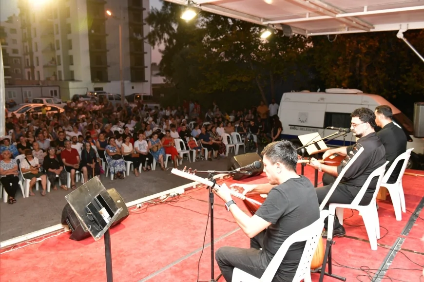 Çiğli’de yaz akşamları müzik ve tiyatroyla canlanıyor: Her mahalleye açık hava sahnesi kuruluyor