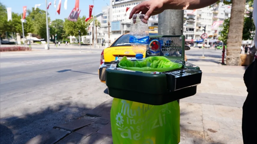 Denizli’de çevre dostu kompozit çöp kutuları dört bölgede kullanıma sunuldu
