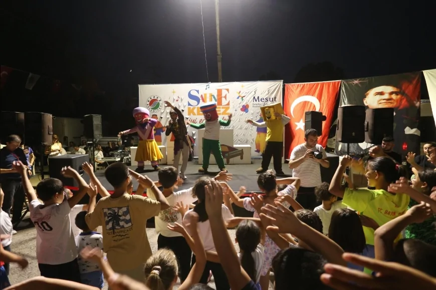 Kepez’in “Sahne Kepez” etkinliği Duraliler Mahallesi’nde kültür ve eğlence dolu akşam yaşattı