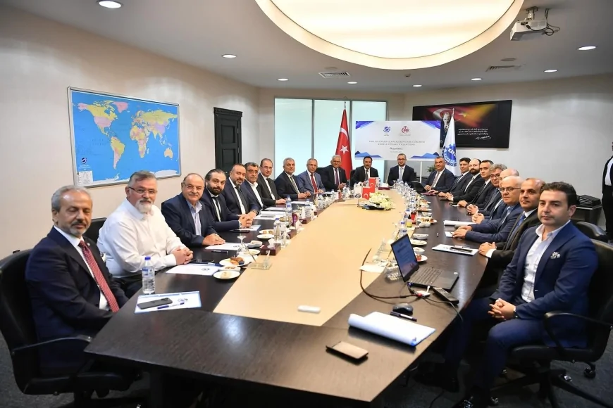 Başkan Memduh Büyükkılıç, Merkez Bankası Başkanı ile Kayseri’de iş dünyasına yönelik programlara katıldı