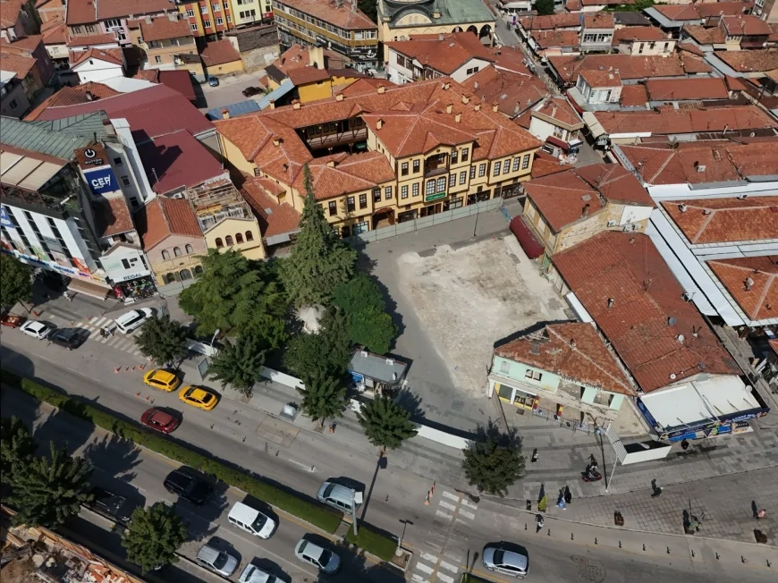 Tarihi Çorum Meydanı Projesi’nde 2. Etap Başladı: Velipaşa Hanı ve Saat Kulesi Aynı Meydanda Buluşuyor!