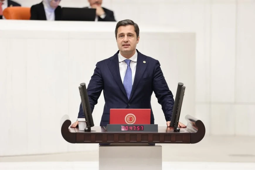 CHP’li Deniz Yücel: “AKP yangınlara çözüm üretmek yerine sorumluluğu CHP’li belediyelere yıkıyor”