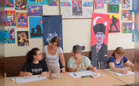 Aydın’da yetişkinler sanatla buluşuyor: Büyükşehir Belediyesi’nin yaz resim kurslarına ilgi büyük