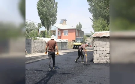 Ağrı Belediyesi ulaşım, altyapı ve yeşil alanlar için kent genelinde eş zamanlı çalışmalar yürütüyor