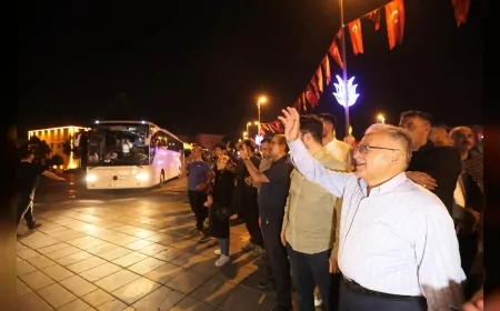 Memduh Büyükkılıç, TÜGVA Şenliği için İstanbul’a Giden Bin Kişilik Genç Heyeti Uğurladı