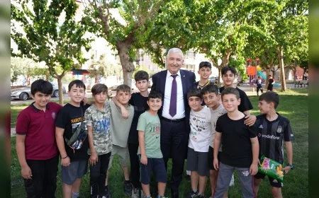 Kemalpaşa'da 17 yeni mini futbol sahası projesi başladı: Gençler için güvenli spor alanları yaygınlaşıyor