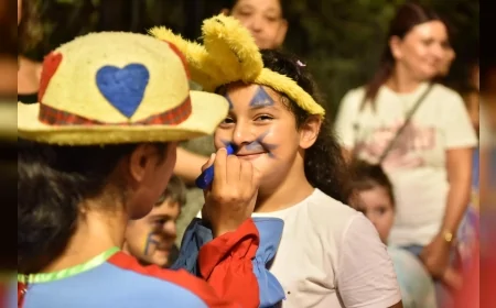 Kepez’in gezici sahne etkinliği Yükseliş Mahallesi’nde çocuklara renkli bir akşam yaşattı
