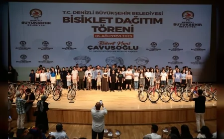 Denizli'de 615 Başarılı Ortaokul Öğrencisine Bisiklet Hediye Edildi