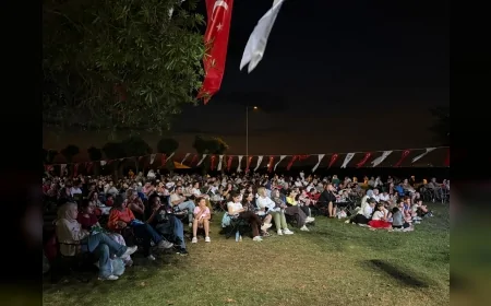 Yalova’da nostalji dolu açık hava sinema gecesi binlerce kişiyi buluşturdu