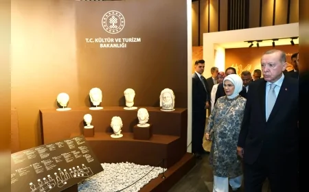 Emine Erdoğan: “Marcus Aurelius heykelinin ülkemize dönmesi tarihi bir adımdır”