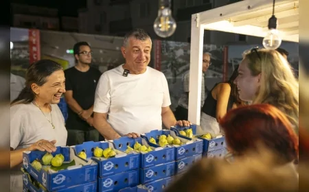 Güzelbahçe Belediyesi dalında kuruyan bardacıkları satın alıp halka ücretsiz dağıttı