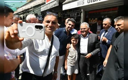 Memduh Büyükkılıç Cami Kebir’de esnaf ve vatandaşla bir araya geldi