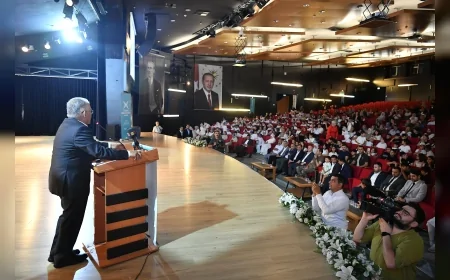 Kayseri’de TÜGVA Ortaokul Yaz Okulu kapanış programı Kadir Has Kültür Merkezi’nde yapıldı