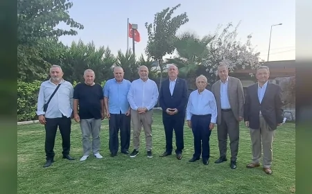 İzmir’de Pazarspor yararına düzenlenen geceye yoğun katılım sağlandı