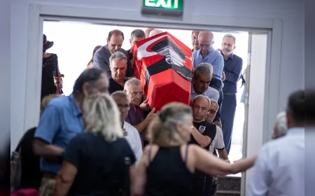 İzmir’de Prof. Dr. Emel Tümbay, öğrencileri ve meslektaşlarının katıldığı törenle son yolculuğuna uğurlandı