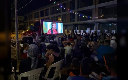 Yalova’da açık hava sinema keyfi Tosun Paşa gösterimiyle mahallelere taşındı