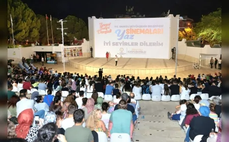 Denizli’de “Yaz Sinema Akşamları” binlerce kişinin katılımıyla devam ediyor