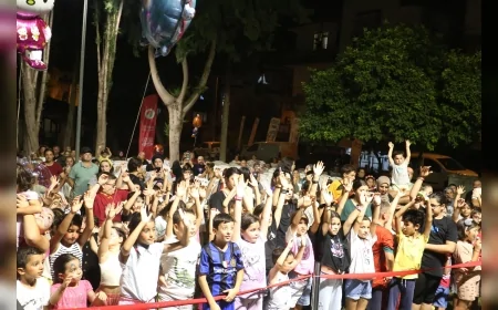 Sahne Kepez etkinliği Ulus Mahallesi’nde yaz akşamına festival havası kattı