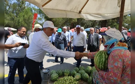 Semih Balaban Yuntdağı Yöresel Ürünler Pazarı’nda üreticilerle buluştu!