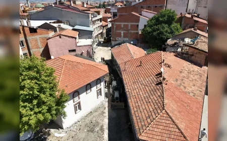 Çorum’un tarihi Dr. Pertevbey Sokakları baştan sona yenileniyor, çalışmalar hızla ilerliyor!