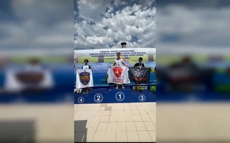 Denizlili yüzücü Mehmet Sarhanlı 100 ve 200 metre sırtüstünde Türkiye şampiyonu oldu