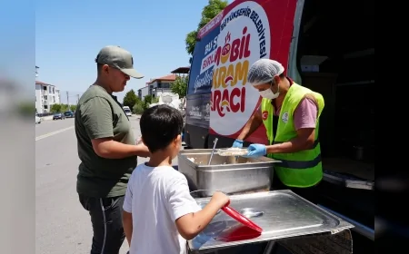 Denizli’de mobil ikram araçları dezavantajlı mahallelerde sıcak yemek ve içecek dağıtıyor