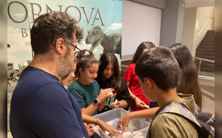 Bornova’da çocuklar astronomi ve fosil atölyeleriyle bilimin dünyasını keşfetti