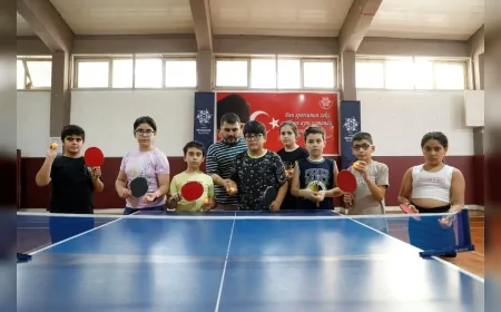 Aydın’da ücretsiz masa tenisi kurslarıyla çocuklara spor ve dostluk ortamı sağlanıyor
