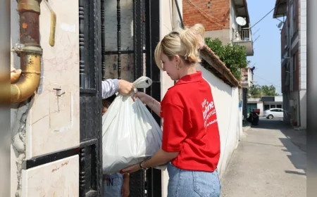 Şehzadeler Belediyesi’nden 350 Aileye Patates ve Un Desteği