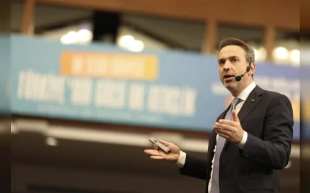 Bakan Alparslan Bayraktar: "Sondaj operasyonları artarak sürecek, yenilenebilir enerjide rekor kıracağız"