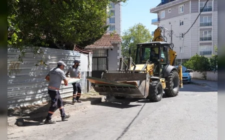 Kartal Belediyesi yaz temizlik seferberliği başlattı, aşırı sıcaklarda halk sağlığı ve çevre için yoğun mesai yürütülüyor