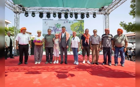 Urla’da 2 Bin 600 Yıllık Bağbozumu Geleneği Renkli Etkinliklerle Kutlanıyor