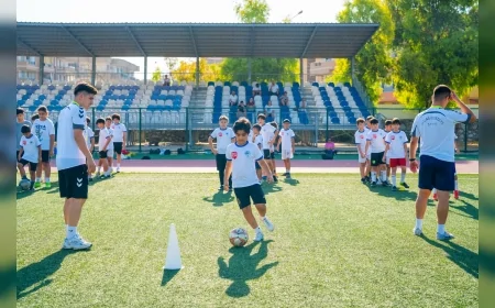 Milas Belediyesi Yaz Futbol Okulu’nda minik sporcular yaz tatilini antrenmanlarla değerlendiriyor