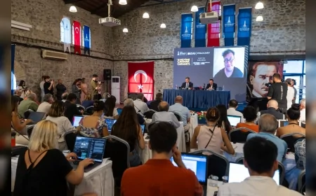 Refik Anadol’un “Makine Rüyaları” dünyada ilk kez İzmir’de, Atatürk’ün 250 fotoğrafı İEF’de sergilenecek