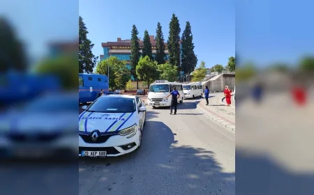 Denizli’de zabıta ekipleri hatalı park ve minibüs denetimleriyle trafik düzeni ve yolcu konforunu artırıyor