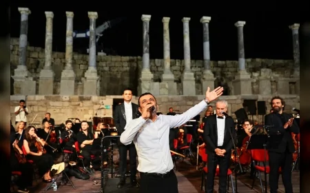 Neşet Ertaş türkülerinin senfonik yorumu Laodikya’da binlerce sanatseverle buluştu