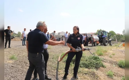 Eskişehir’de kırsal mahalle muhtarlarına yangın tankerlerinin kullanımı ve yangından korunma eğitimi verildi