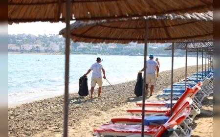 Çeşme Belediyesi 19 Plajda 7 Gün 24 Saat Temizlik Çalışmalarını Sürdürüyor