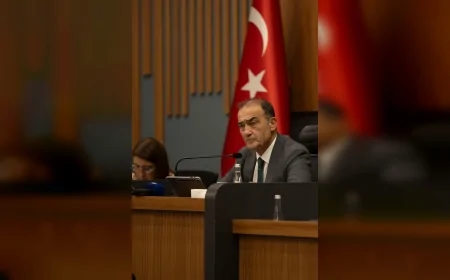 İzmir Büyükşehir’den İZBAN Açıklaması: “90 Dakika Uygulaması Sadece TCDD Kaynaklı Sorunlar Nedeniyle Kaldırıldı”