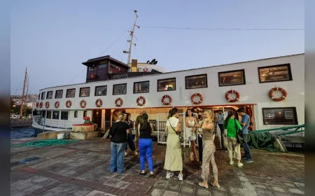 Tarihi Bergama Vapuru’nda Caz Gecesi: İzmirliler Körfez Turu Eşliğinde Müziğe Doydu