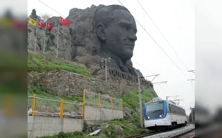 İZBAN’daki grev ulaşımı durdurdu, İzmir Büyükşehir Belediyesi yeni hatlar ve ek seferlerle düzenleme yaptı