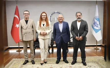 Başkan Memduh Büyükkılıç Haftanın İlk İş Gününde Yoğun Ziyaretçi Trafiğiyle Başladı