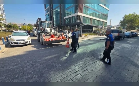 Bayraklı Belediye Başkanı İrfan Önal: "Kaldırımları işgal eden tüm unsurlara karşı yasal işlem yapıyoruz"