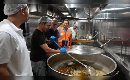 İzmir’den Balıkesir’deki depremzedelere üç öğün yemek desteği sürüyor