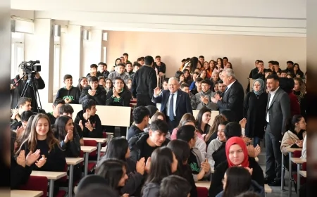 Başkan Memduh Büyükkılıç: “2025-2026 Eğitim Yılında İhtiyaç Sahibi Öğrencilere 150 Binişlik Ulaşım Kartı Desteği Sağlanacak”