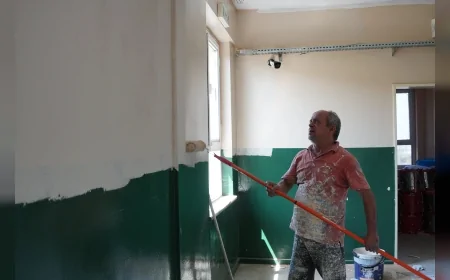 Kemalpaşa Belediyesi yeni eğitim yılı öncesi 15 okulda bakım ve onarım çalışması başlattı