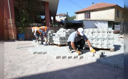 Çiğli’de yol yenileme ve park çalışmaları hız kazandı, Uğur Mumcu Parkı modern oyun alanlarıyla yenileniyor