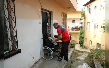 Ordu’da sosyal destek büyüyor: Hasta yatağından tekerlekli sandalyeye medikal eşyalar ücretsiz dağıtılıyor