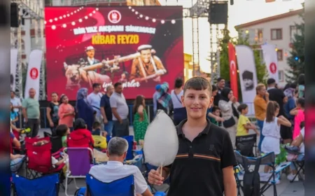 Keçiören’de açık hava sinemasında “Kibar Feyzo” gösterimi yoğun ilgi gördü